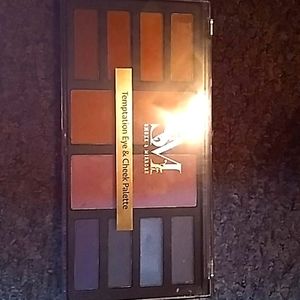 Smoke and mirrors pallet